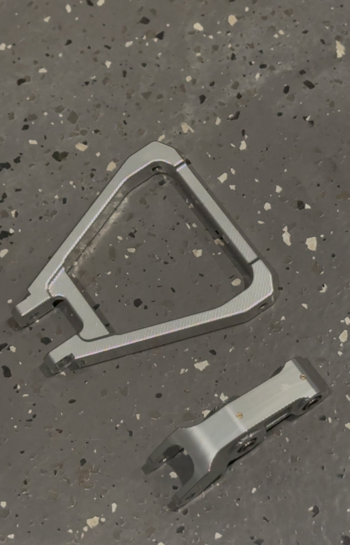 Suspension triangle and linkage