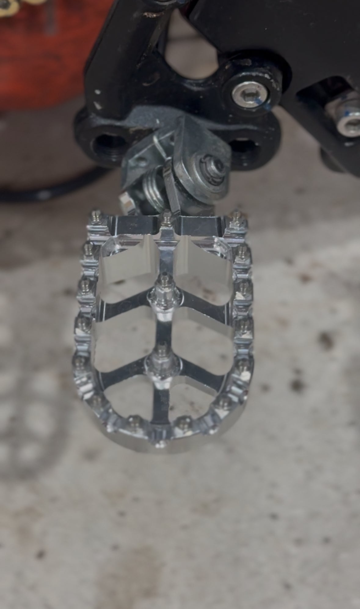 Moto-style footpegs