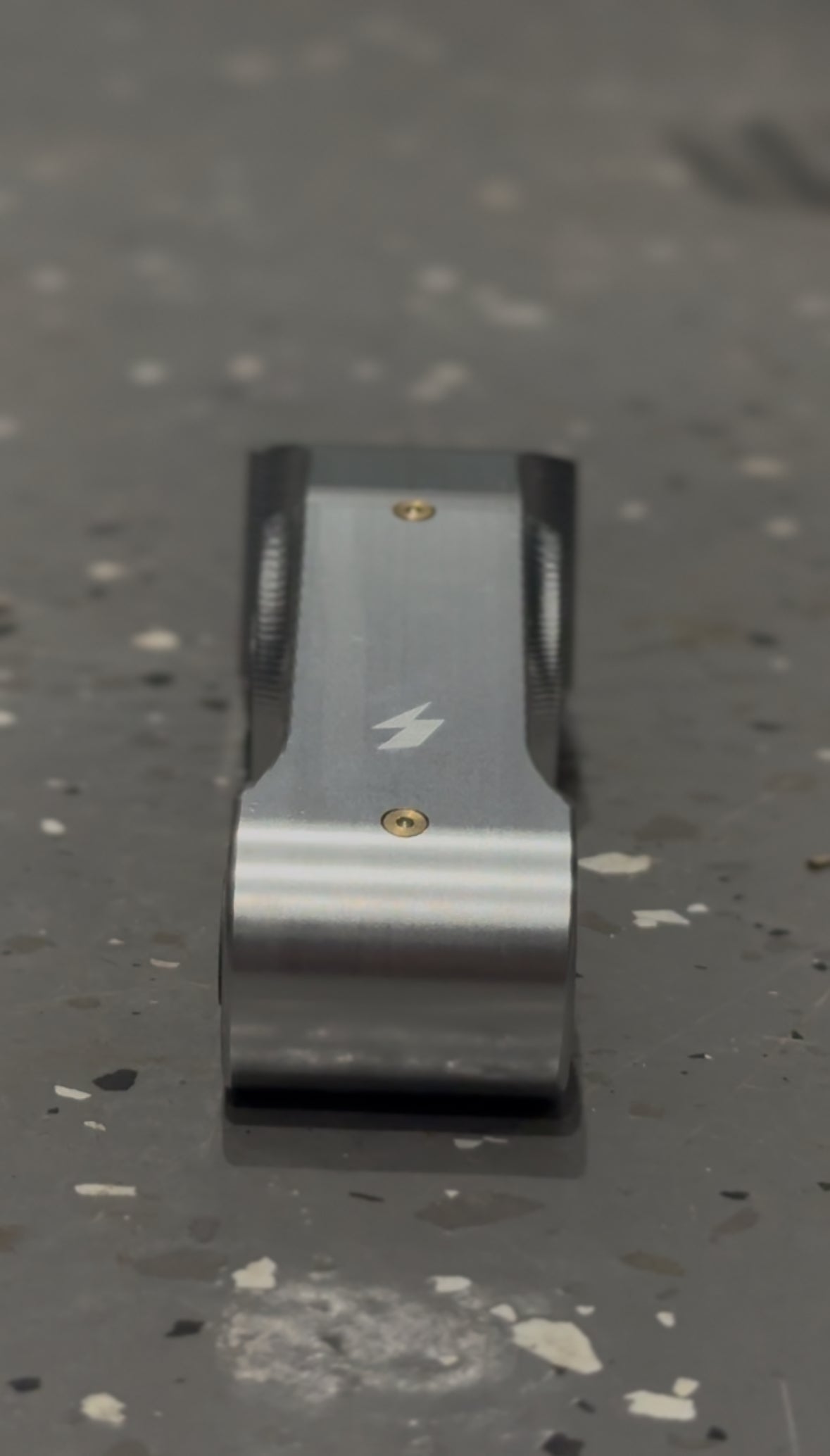 Suspension triangle and linkage