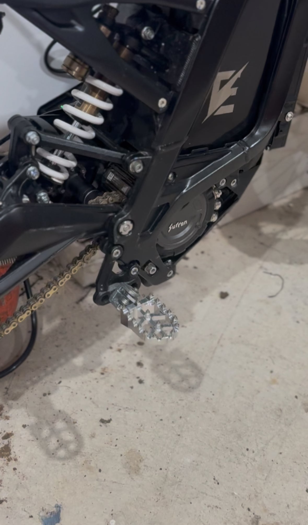 Moto-style footpegs