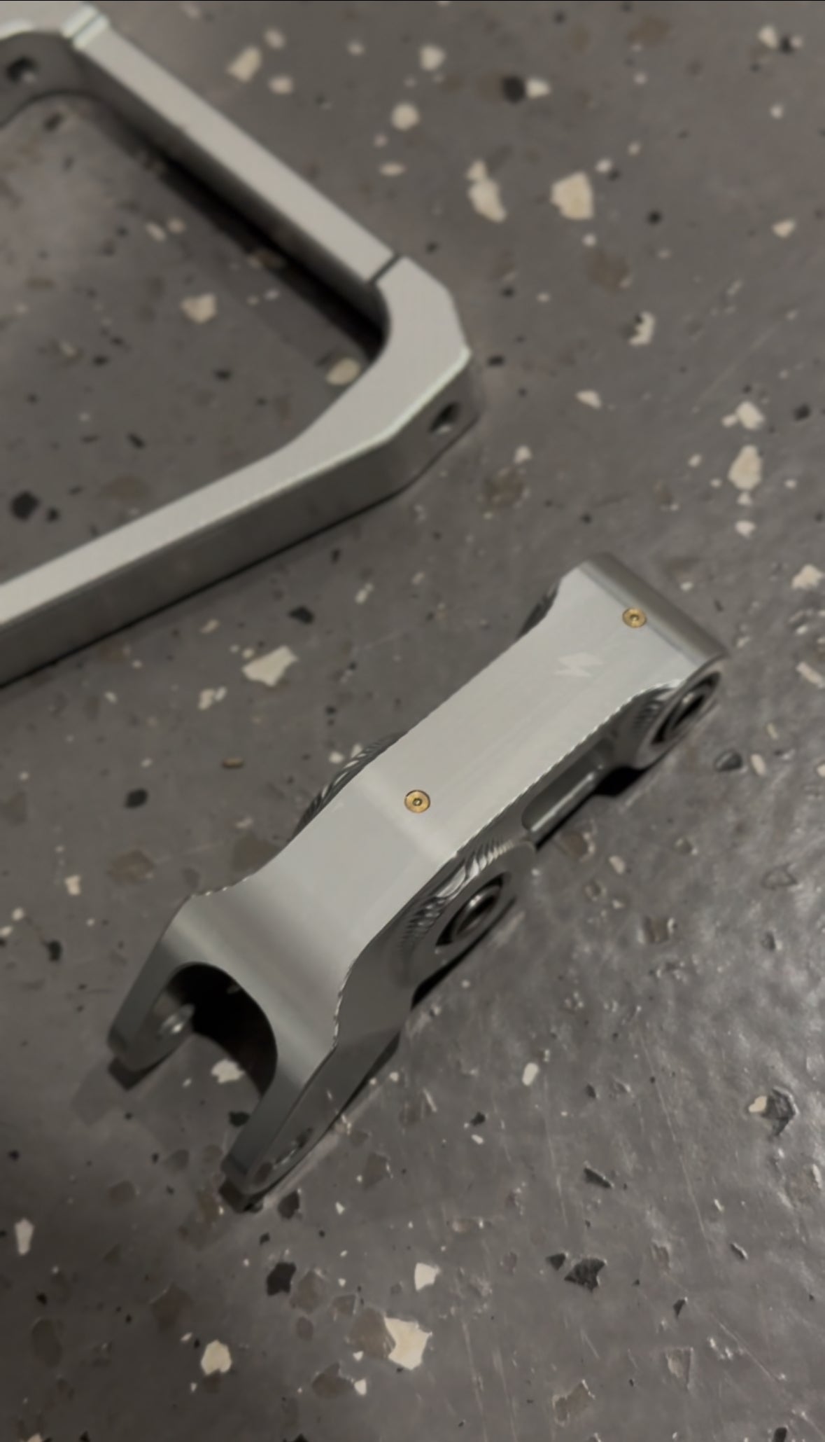 Suspension triangle and linkage
