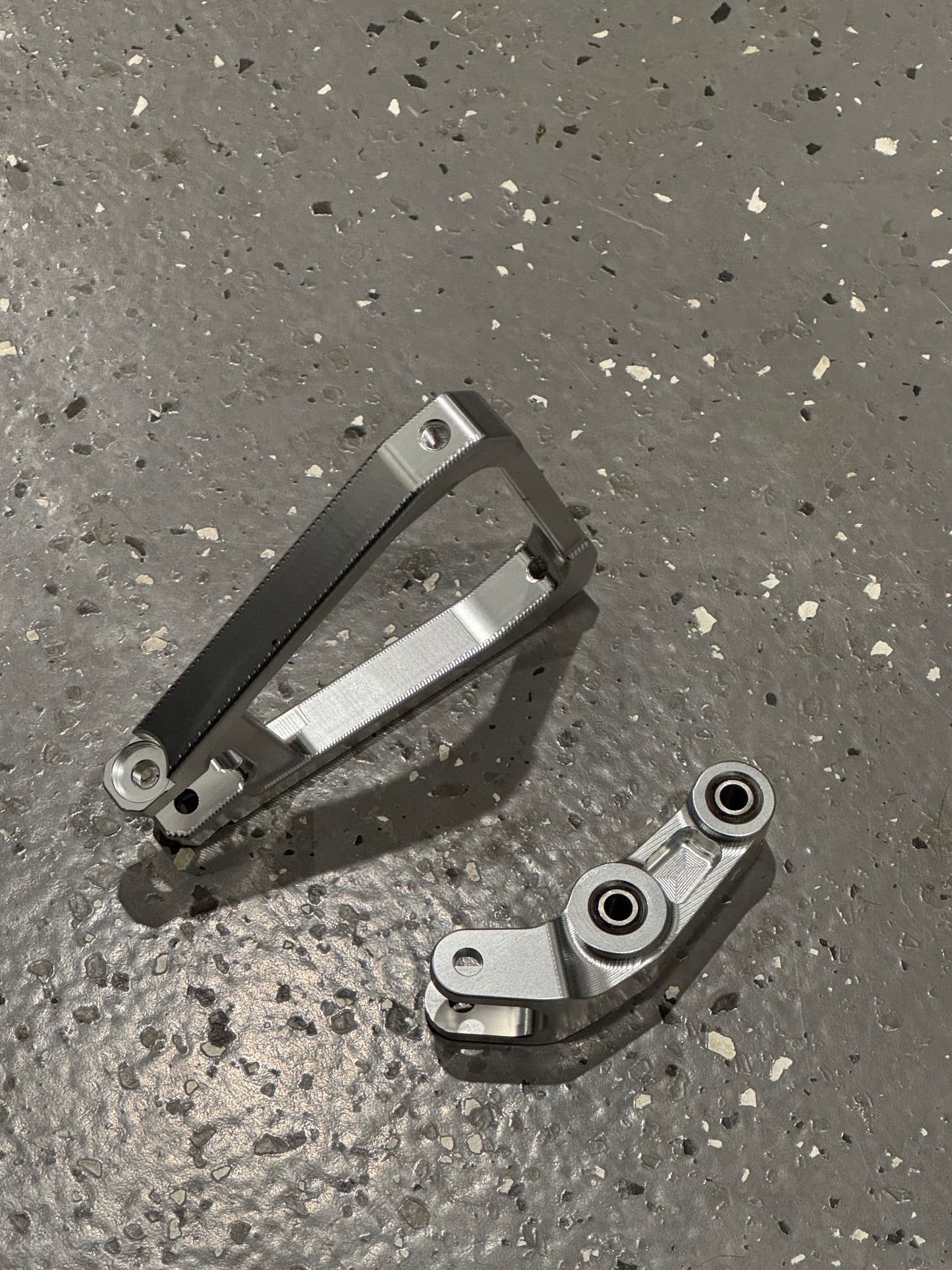 Suspension triangle and linkage