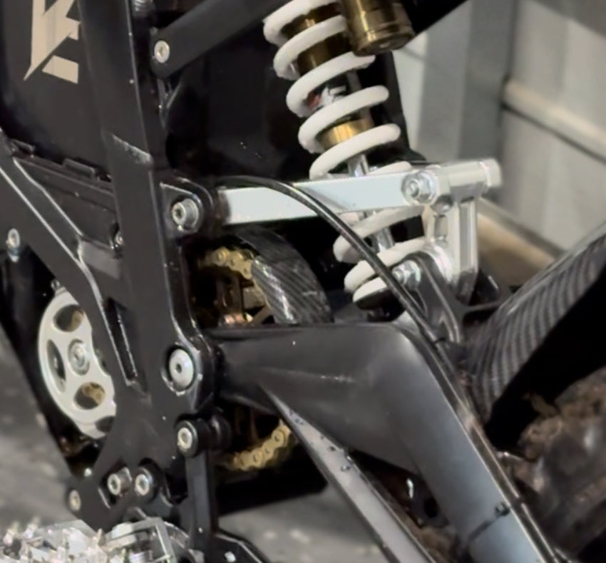 Suspension triangle and linkage